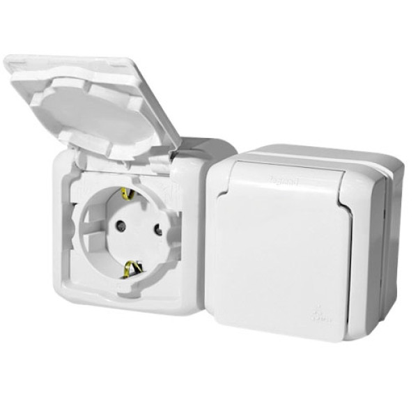LEGRAND 782323 Розетка 2х2К+3, накладной монтаж, с винтовыми зажимами, со шторками, с защитной крышкой, 16А, белая, IP44, Quteo