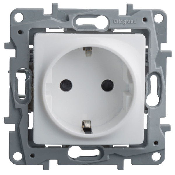 LEGRAND 672231 Модуль розетки 2К+З со шторками, 10AX, автоматические зажимы, немецкий стандарт, белый, ETIKA
