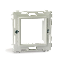 DKC / ДКС 75020W Каркас одноместный, с распорными лапками, белый RAL 9010, 2М, BRAVA