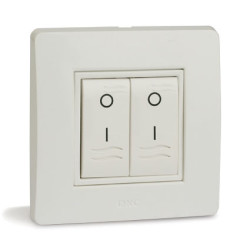 DKC / ДКС 76482R Электрическая розетка с заземлением, со шторками, красная, 2М, 