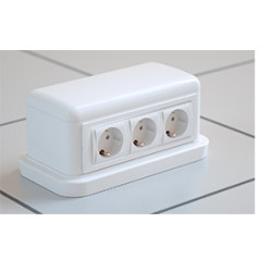 DKC / ДКС 09050 BUS Башенка напольная, 12 модулей (в комплект входят 6-модульные рамки, 2 шт), цвет белый (RAL 9016)