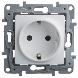 LEGRAND 672231 Модуль розетки 2К+З со шторками, 10AX, автоматические зажимы, немецкий стандарт, белый, ETIKA