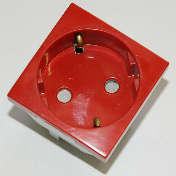 Efapel 45131 SVM Розетка 220В 2к+з,45х45,краснаяЛицевые панели, французский стандарт