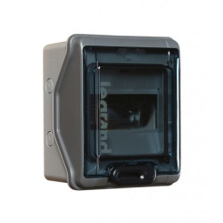 LEGRAND 601976 PLEXO Шкаф настенный 1ряд, 6 модулей, с темно-серой дверцей, с клеммными колодками, IP 65, светло-серый